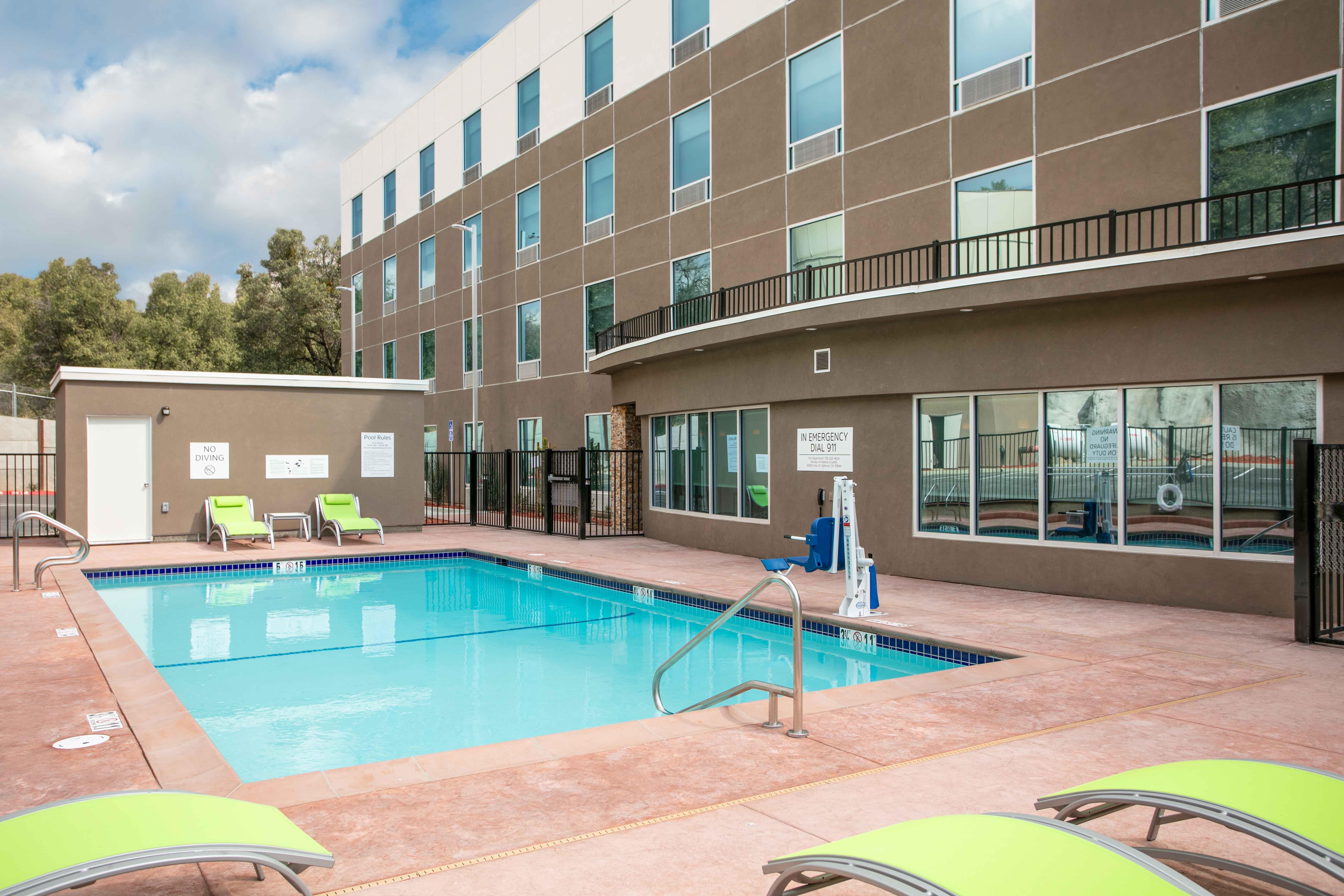 Holiday Inn Express & Suites Oakhurst-Yosemite Park Area By Ihg Exterior foto