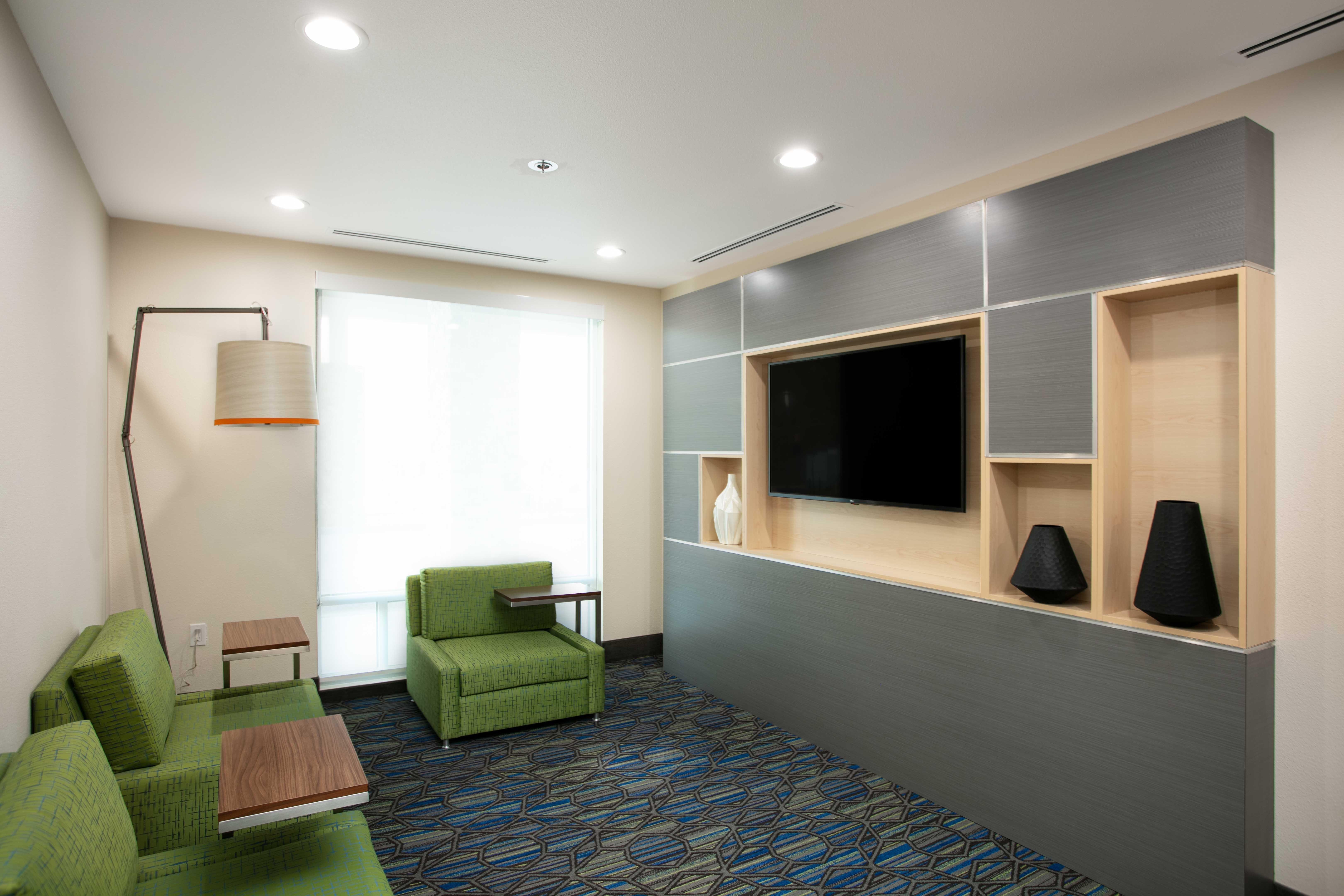 Holiday Inn Express & Suites Oakhurst-Yosemite Park Area By Ihg Exterior foto