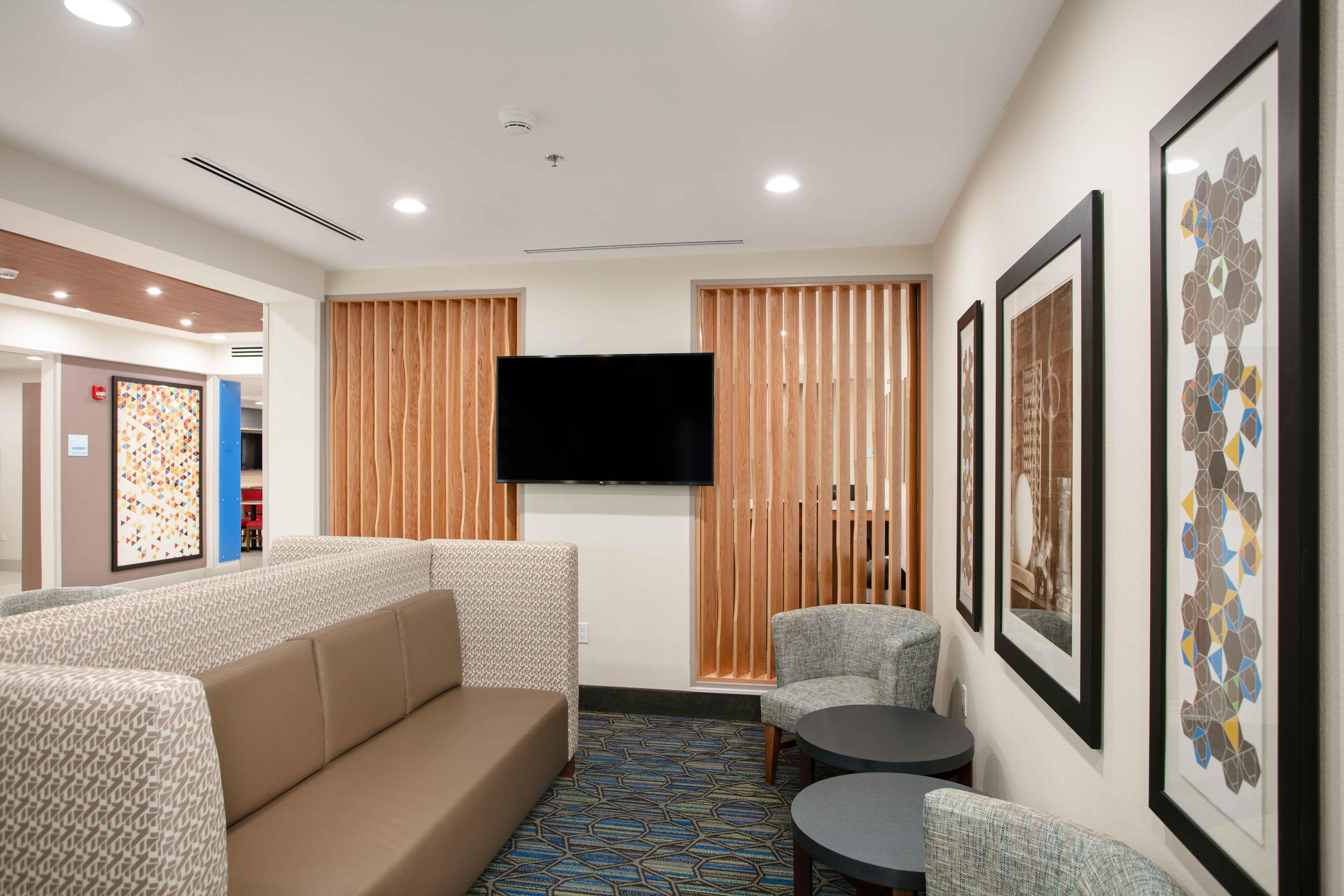 Holiday Inn Express & Suites Oakhurst-Yosemite Park Area By Ihg Exterior foto