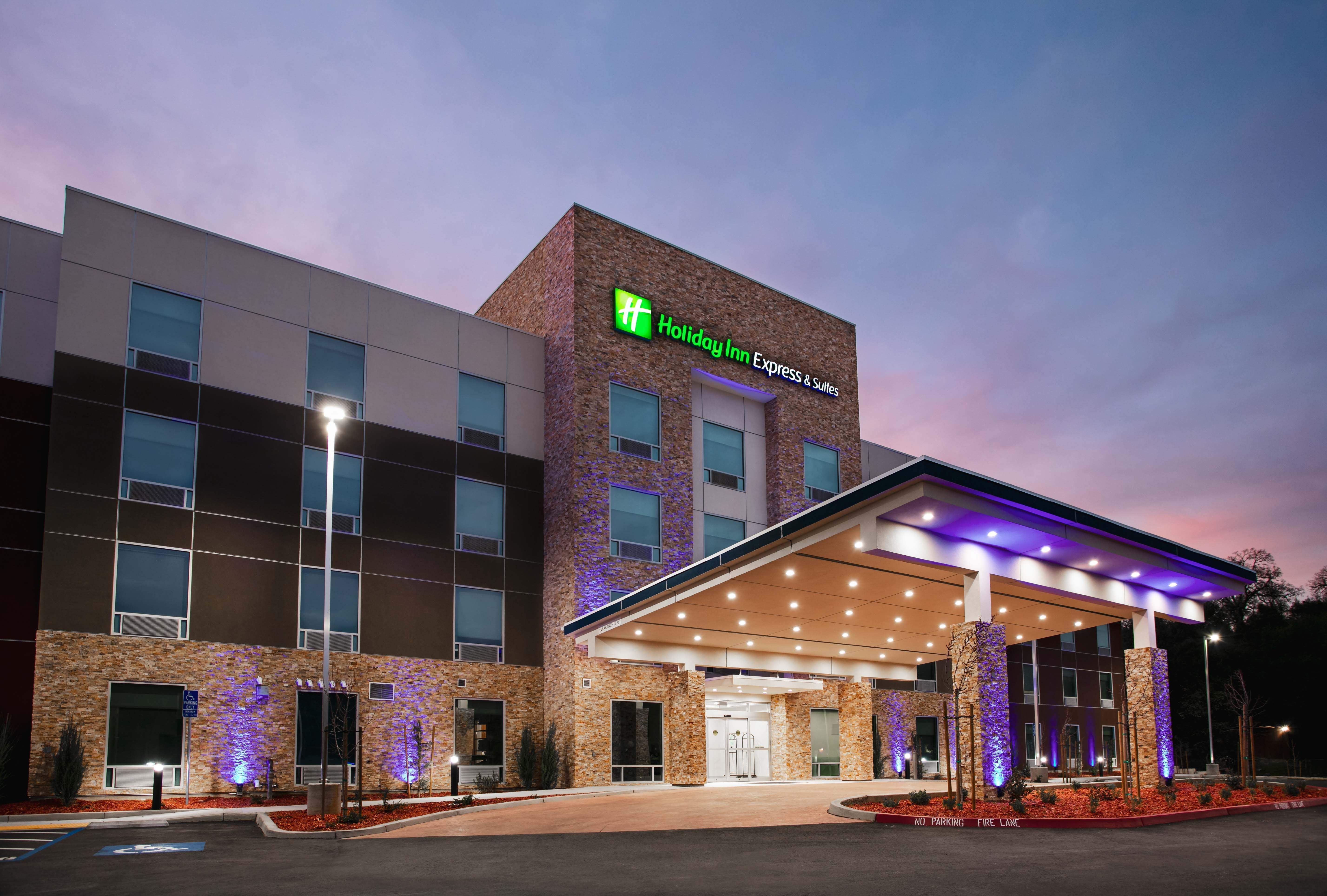 Holiday Inn Express & Suites Oakhurst-Yosemite Park Area By Ihg Exterior foto