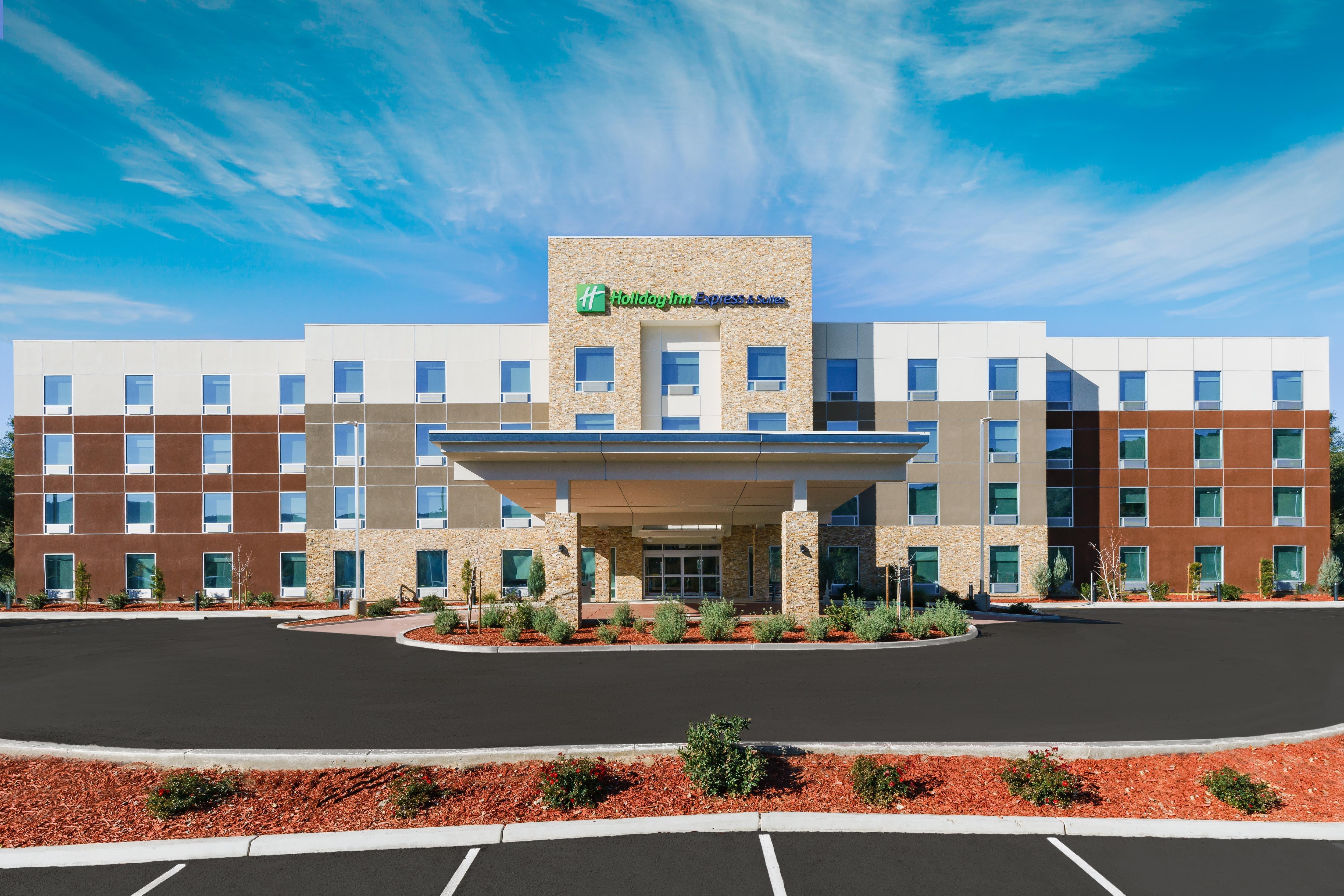 Holiday Inn Express & Suites Oakhurst-Yosemite Park Area By Ihg Exterior foto